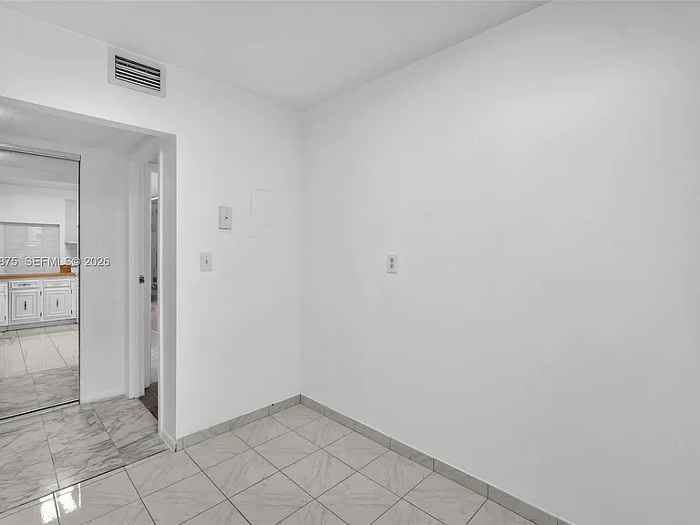 1000 Parkview Dr #229 — Photo 15