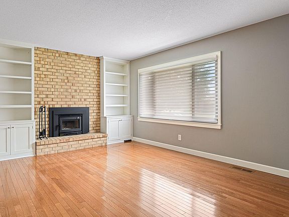 3rd image of 3345 Urbandale Ln N