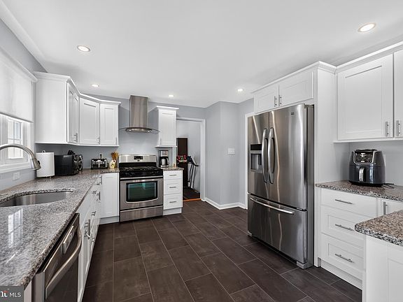 5th image of 505 Mackin Dr