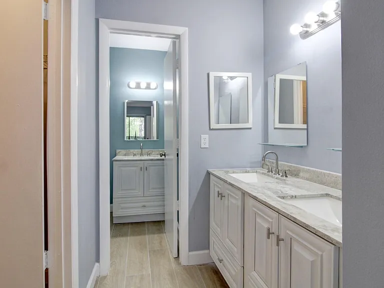 960 N Franklin Ave #960D — Photo 9