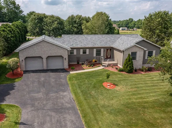 20 Blossom Ct, Mercer, PA 16137