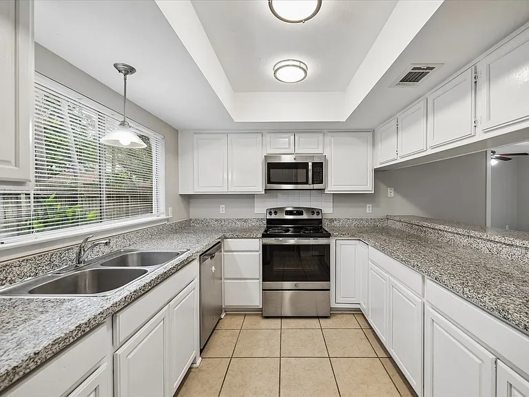 2 Goldthread Ct — Photo 6