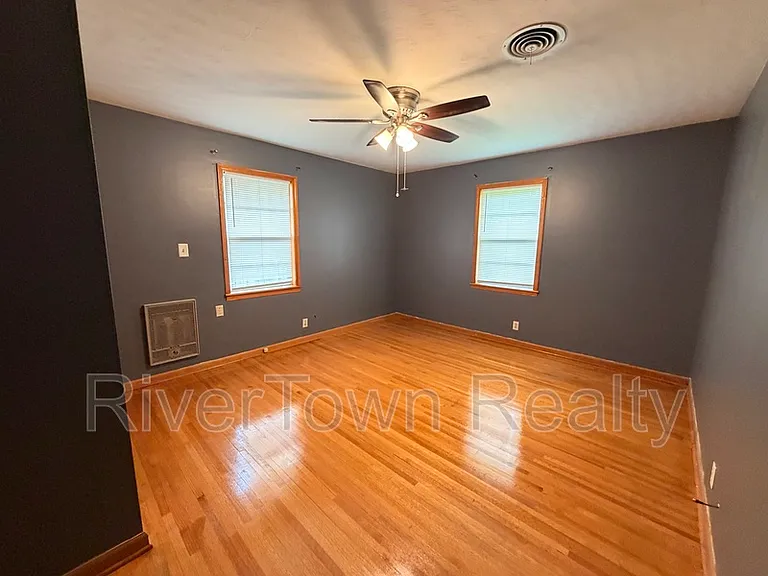 1517 Baxter Ave — Photo 9