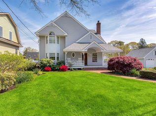 127 Shore Dr, Oakdale, NY 11769