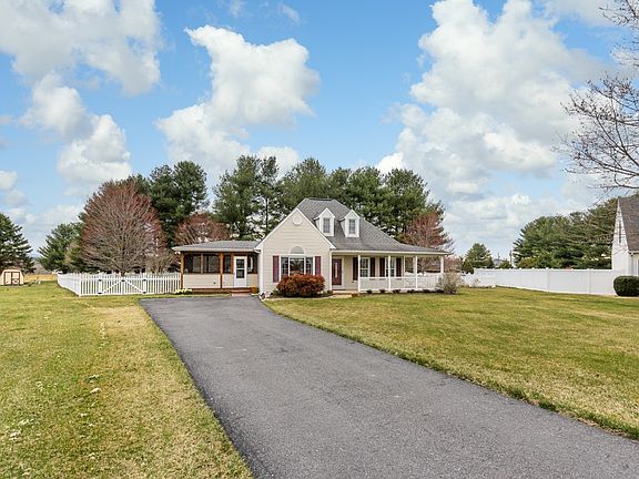 2nd image of 35 Hampshire Ln