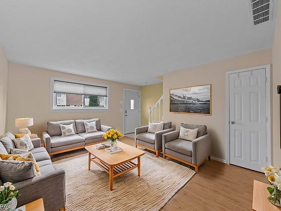 4th image of 2598 Shakespeare Ln
