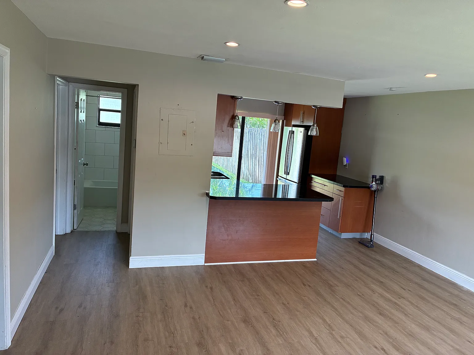 2 bed, 840 sqft, $2,600 — Photo 2