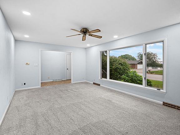 4th image of 551 Lake Dr