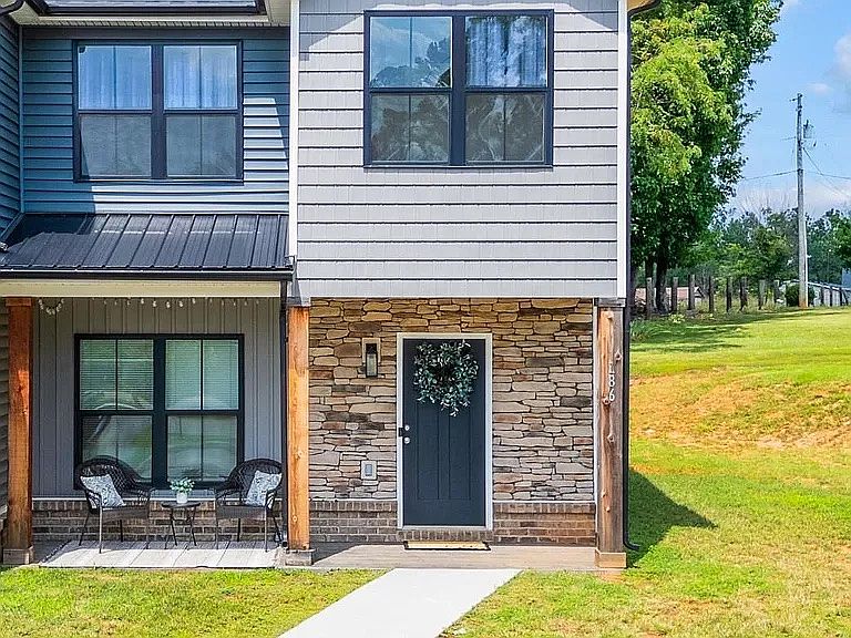 1st image of 186 Sunburst Villa Dr