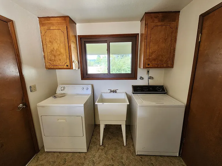 2412 Eureka Ave — Photo 11