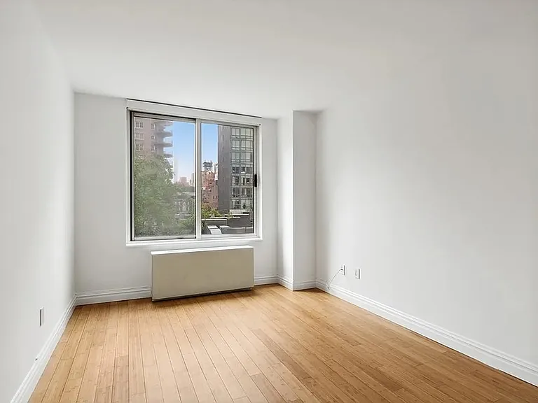170 E 87th St #W5G — Photo 5