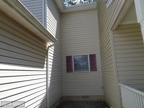 Exterior (Front)  BREEZEWAY