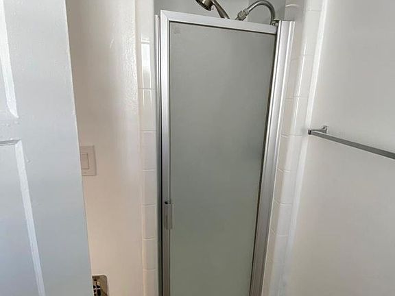4th image of 108 N Kenwood St #110D