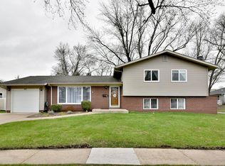 2634 Woodridge Dr, Woodridge, IL