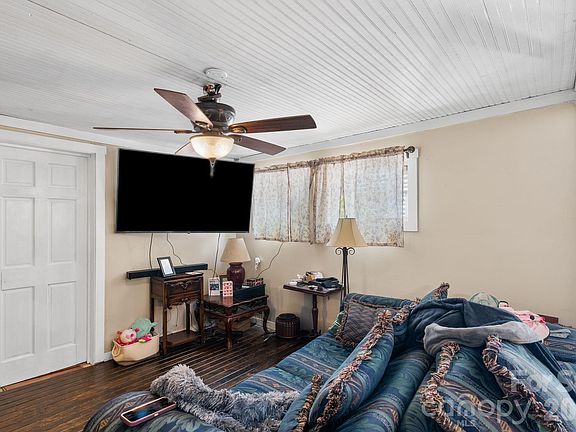 4th image of 43 Candler School Rd