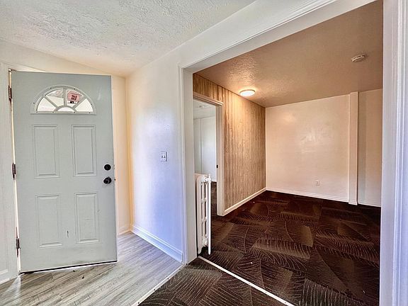 4th image of 201 Smith St APT 1