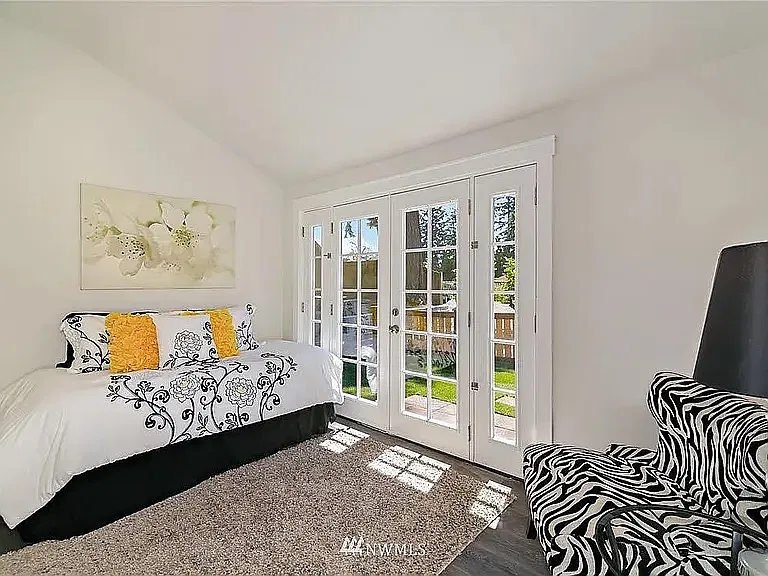 3 bed, 1560 sqft, $3,300 — Photo 4