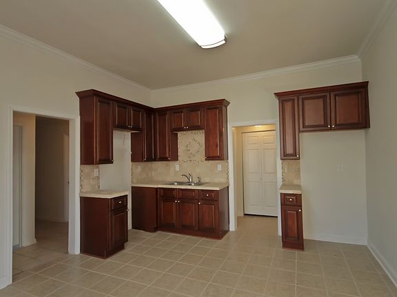 5th image of 22 Selma Dr