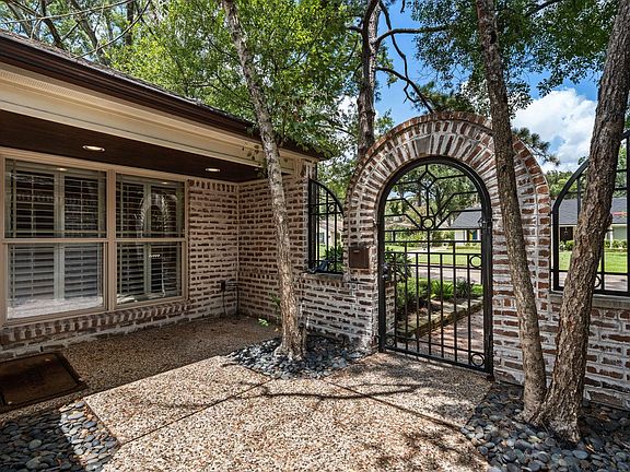 5th image of 10007 Cedar Creek Dr