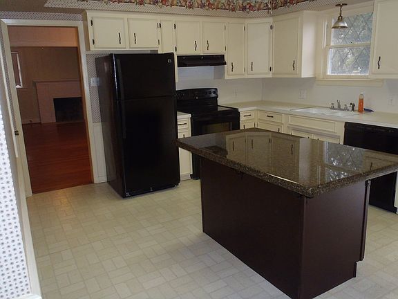 4th image of 2909 Avenue G