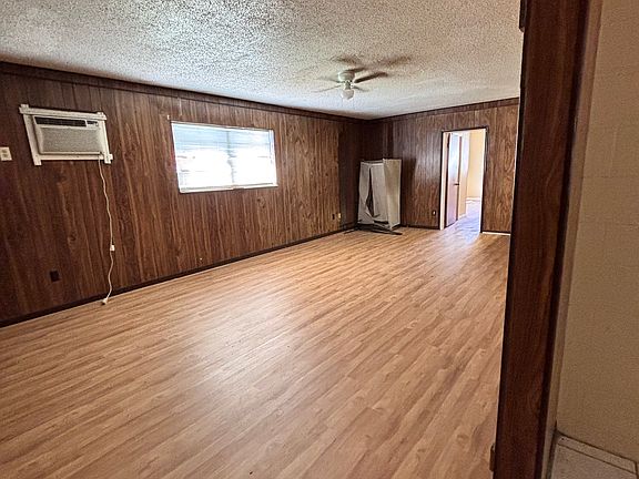2nd image of 3725 E 38th Ave
