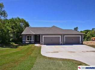 6603 Plum St, Omaha, NE 68152