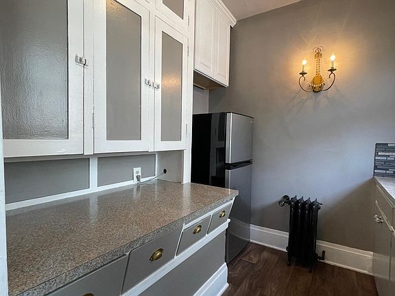 3rd image of 914 S 5th St #6