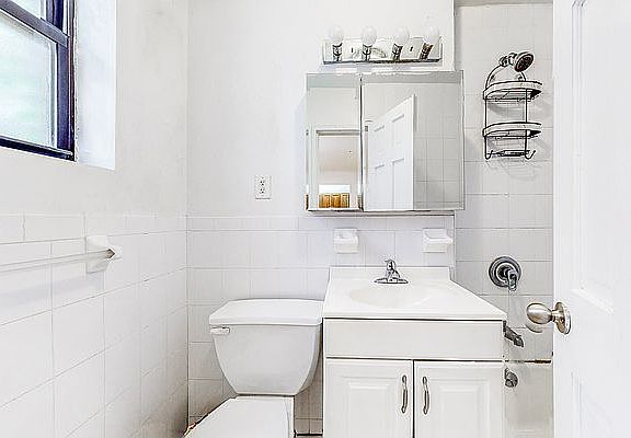 3rd image of 1441 York Ave APT 2RS