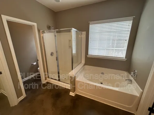 8903 Darcy Hopkins Dr, Charlotte, NC 28277