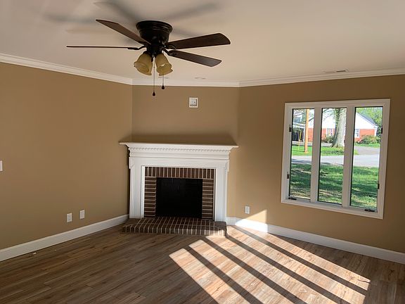 5th image of 141 W Cedar Dr