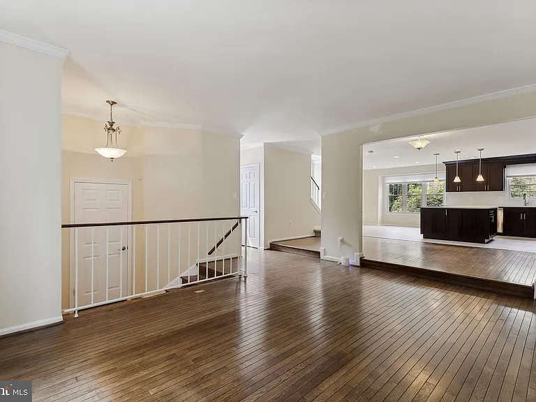 7230 Taveshire Way — Photo 5
