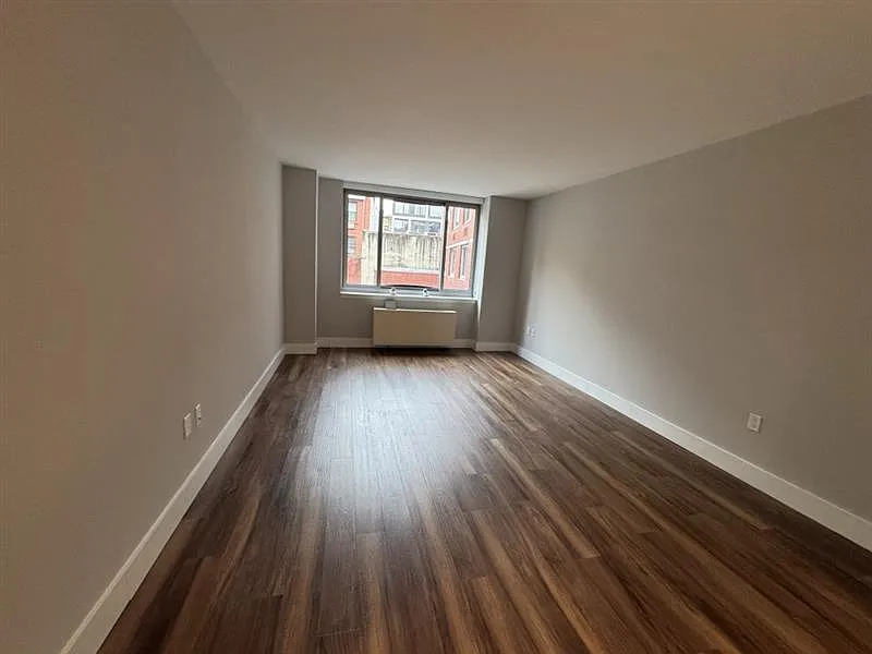 22 East First Street — Photo 4