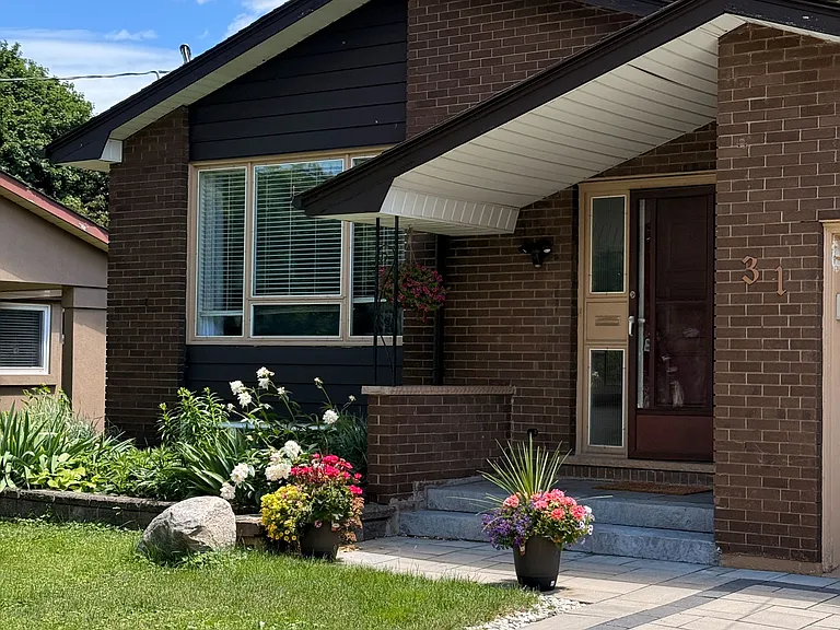 31 Brenlyn Ct #LOWER — Photo 3
