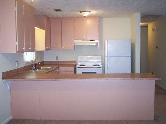 4th image of 704 Parkhill Dr