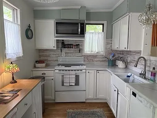 2 bed, 1.0 bath, 6399 sqft, $2,400 — Photo 4