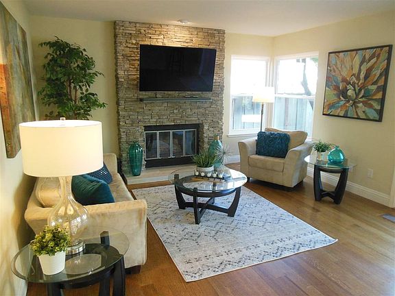 4th image of 18 Woodranch Cir