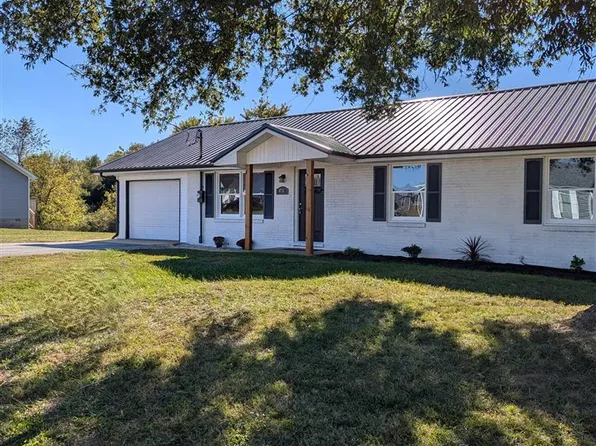 475 Glenview Dr, Horse Cave, KY 42749