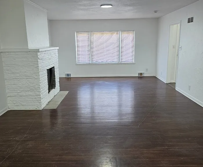 9615 Holmes Rd — Photo 4