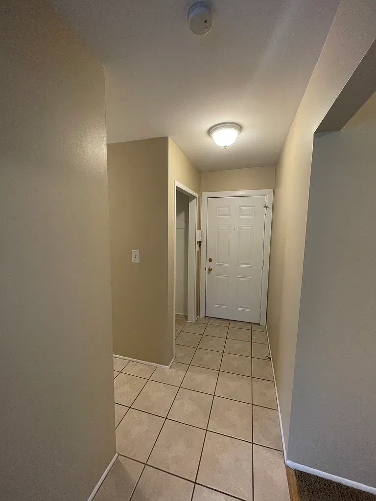 2 bed, 945 sqft, $1,500 — Photo 2