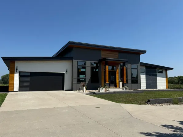 1000 N Boone St, Rock Rapids, IA 51246