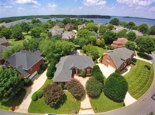 7510 Windaliere Dr, Cornelius, NC 28031