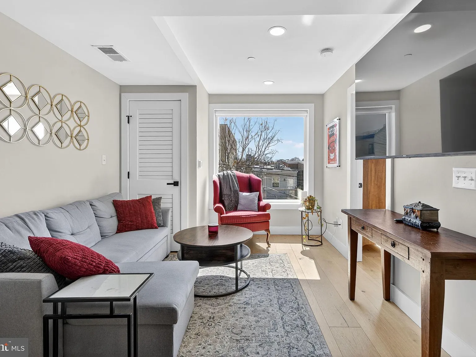 1 bed, 1.0 bath, 573 sqft, $2,600 — Photo 1