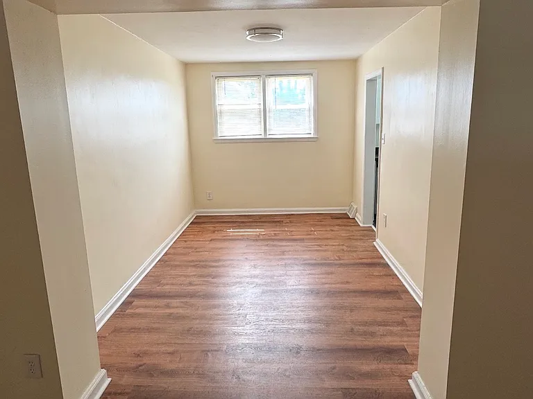 184 Madison Dr — Photo 1