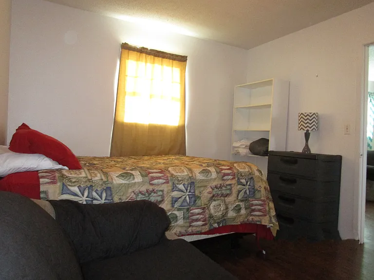 200 W 7th St #B — Photo 5