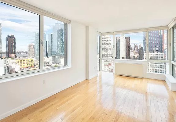 3rd image of 350 W 37th St APT 18A