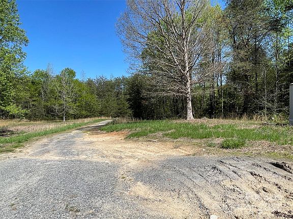 3rd image of 141 Summie Dr