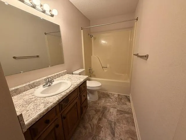 140-B Rolling Oaks St. — Photo 4