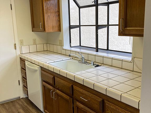 5th image of 479 E McKinley Ave