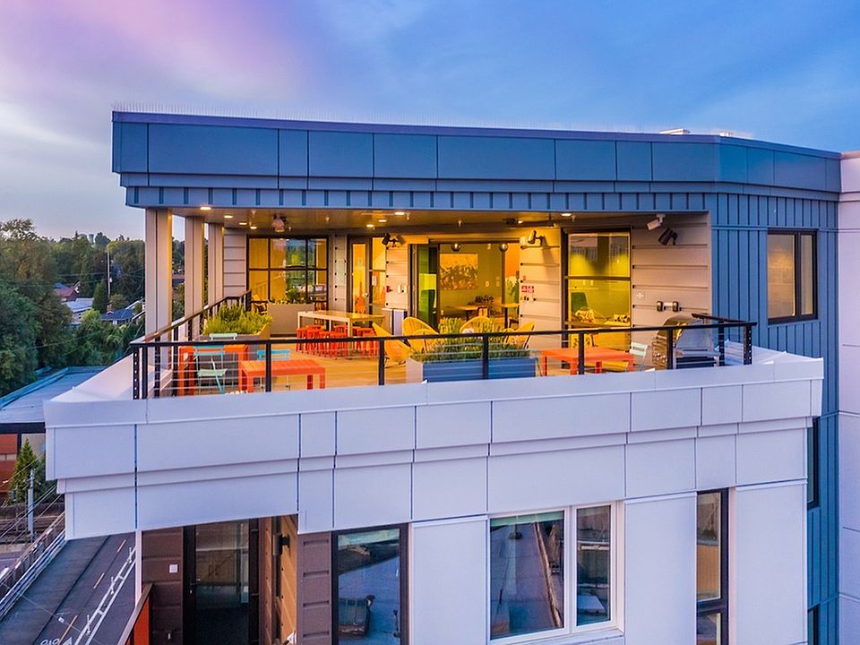 Rooftop Lounge