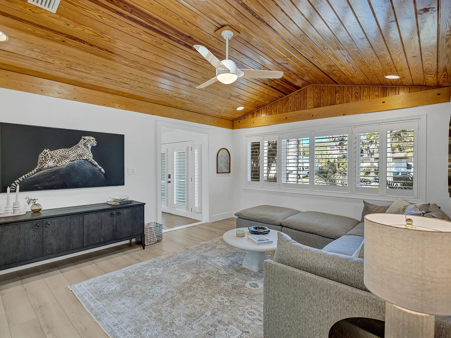 2 bed, 1030 sqft, $5,999 — Photo 1
